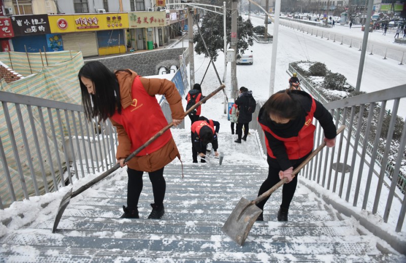 天水師范學院學校多措并舉應(yīng)對大雪冰凍天氣