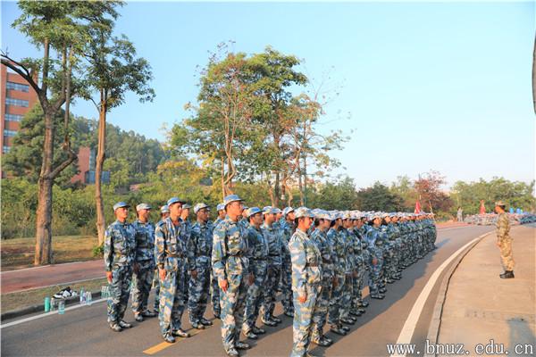 北京師范大學(xué)珠海分校2017級(jí)學(xué)生軍訓(xùn)正如火如荼開展