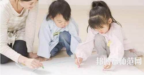 白銀2021年幼師學(xué)校和中專有哪些區(qū)別