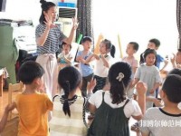 重慶2021年女生適合幼師學(xué)校嗎